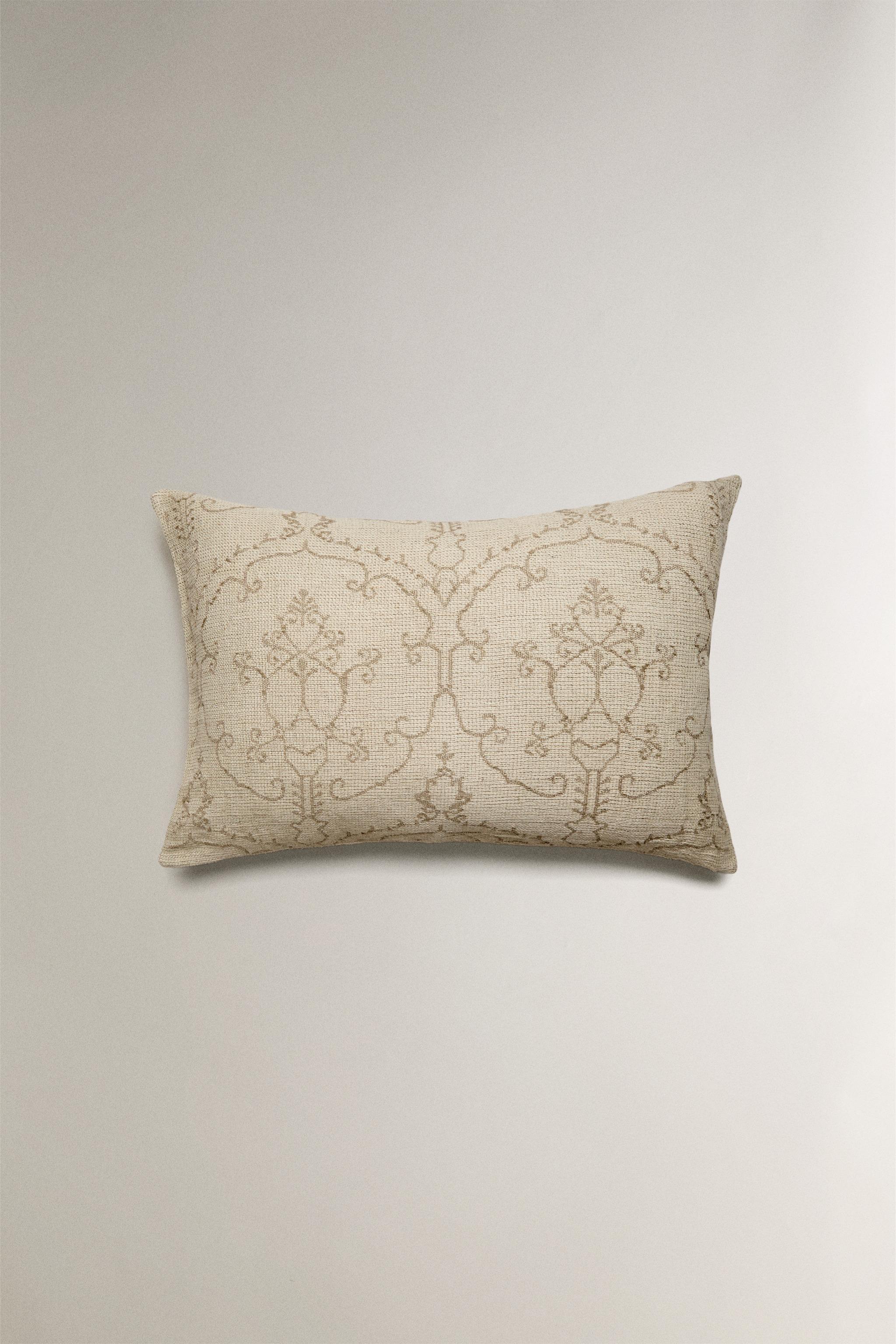 JACQUARD THROW PILLOW COVER